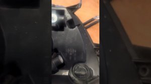 Слетел зеркальный отражатель фары газель Некст пришлось демонтировать и ставить на место