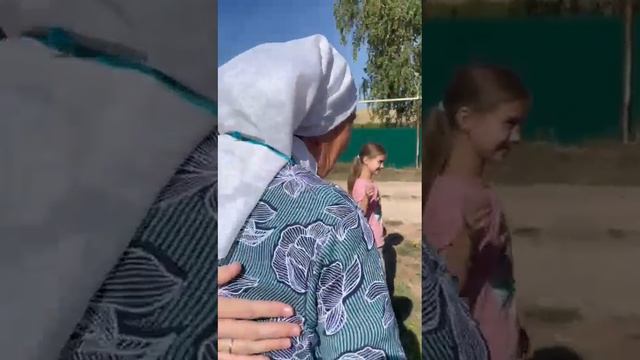 мама в деревне встречает Айнура, ему 2 месяца. смотреть онлайн