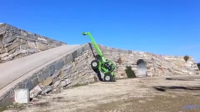 Merlo at work смотреть онлайн