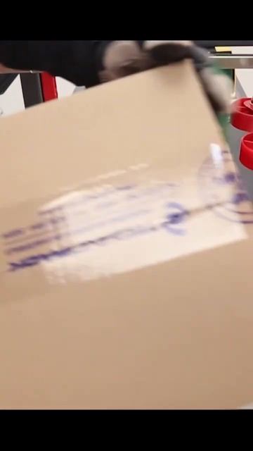 Shipping out boxes, the smart way. #cartonsealer #packagingprocess смотреть онлайн