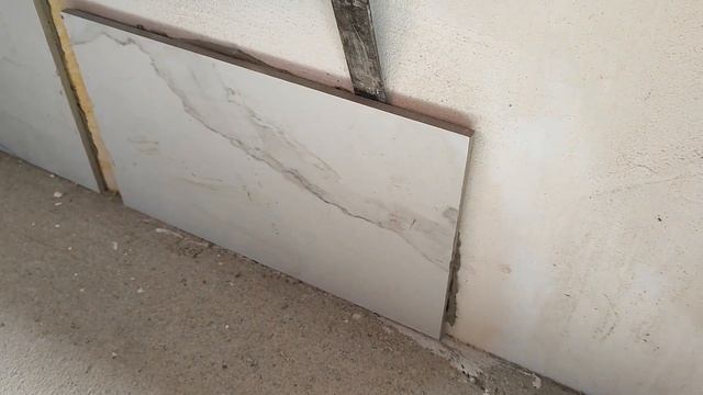 Как приклеить плитку на гипсовую штукатурку, два способа смотреть онлайн