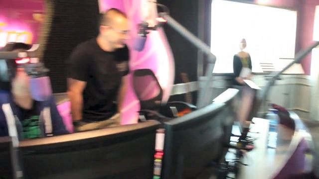 Ean and Jinnyboy hijack Yuna's Phone! смотреть онлайн