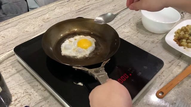 Fried egg test: First cook on de Buyer 9.5” Mineral B French Collection Fry Pan смотреть онлайн