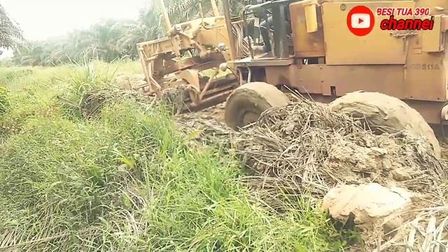 SERVIS JALAN BEKAS KEBANJIRAN