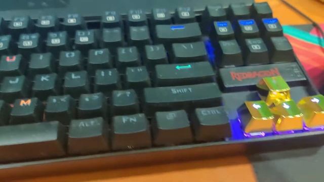 Customizing/ Modding MY MECHANICAL KEYBOARD || RED SWITCHES || The Redragon Kumara K552 Rainbow смотреть онлайн