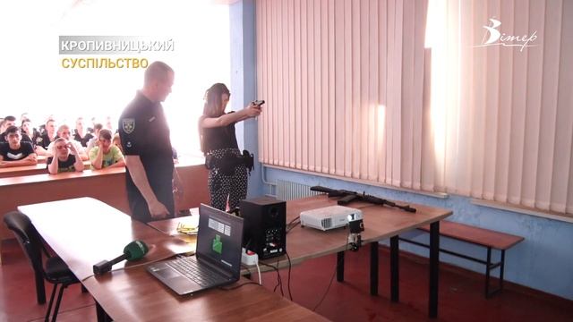 Курсанти донецького університету у Кропивницькому привітали дітей, які залишились без батьків | CBN смотреть онлайн