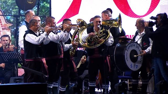 🎺Uz zvuke truba i veselu atmosferu, posetioci su uživali u bogatom kulturnom programu✨ смотреть онлайн