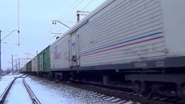 ВЛ10к-1654 с грузовым поездом + восстановительный вагон смотреть онлайн