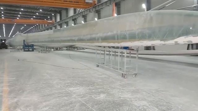 Wind turbine blade manufacturing process, Sinoma blade production workshop смотреть онлайн