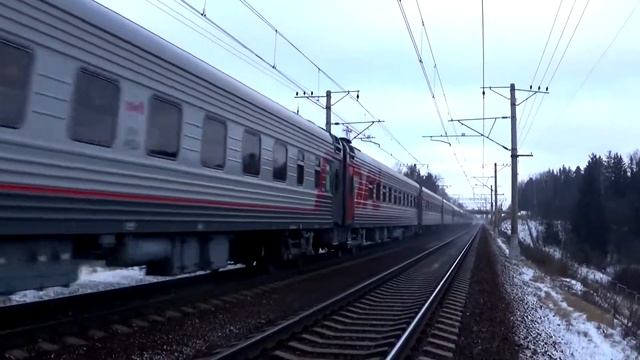 Электровоз ЭП2К-209 с поездом №069 (Хельсинки - Москва) и приветливая бригада смотреть онлайн