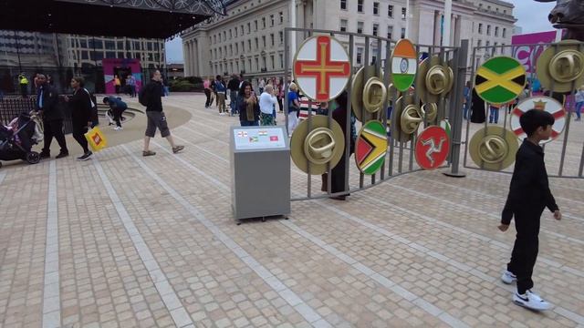 COMMONWEALTH GAMES | SCULPTURE OF THE BULL ON DISPLAY IN ALL IT'S GLORY | CENTENARY SQUARE смотреть онлайн