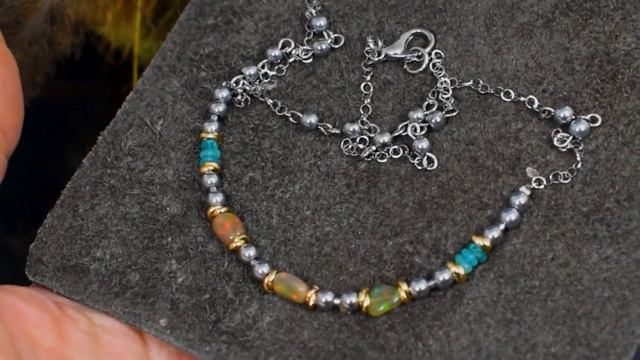 Тонкое колье с яркими опалами. Цепочка с камнями. Минимализм. смотреть онлайн