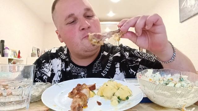 МУКБАНГ КУРИНЫЕ НОЖКИ и картошка / ОБЖОР куриные ножки, соус тартар и КРАБОВЫЙ САЛАТ / mukbang asmr смотреть онлайн