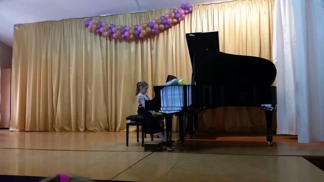 Маша Шарахова играет на классном собрании в муз.школе смотреть онлайн