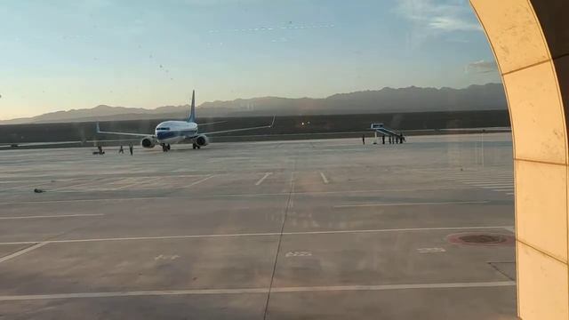 AWESOME VIEW OF BEAUTIFUL AIRPORT MUSLIM CITY TURPAN, XINJIANG, CHINA смотреть онлайн