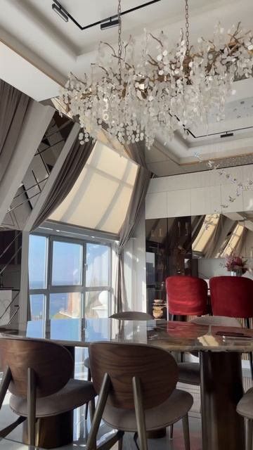 Наши зеркальные панно на стенах и потолке. Зеркала цвета бронза