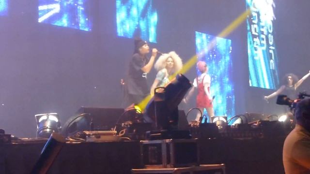 Neon Jungle - Trouble @ Leeds Xmas Live Party (2013) смотреть онлайн