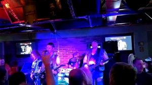 Саратовская гр.,,Дави на газ,, в Ставропольском рок- клубе ,,Реальные кабаны,,(3)