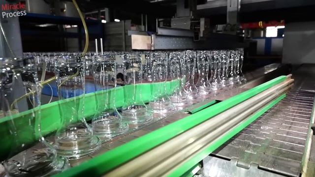 Amazing! Giant Machine Produces Glass Cups Non stop for 24 Hours with Full Automation смотреть онлайн