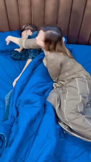 Payar Tara bachyan warga a romass kisses video #kiss Pakistani actors cute смотреть онлайн