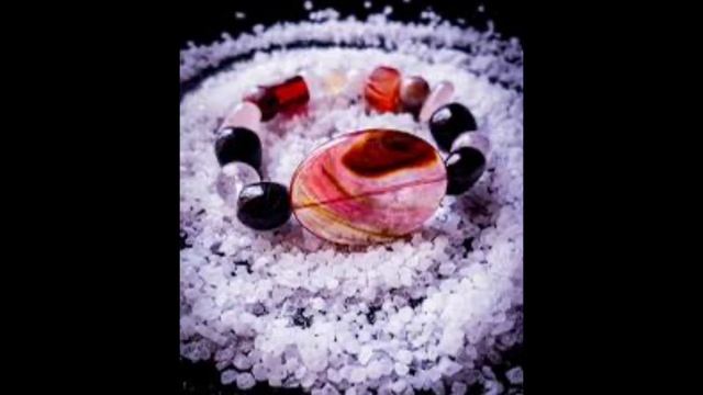 Как очистить камни и украшения от негативной энергии смотреть онлайн