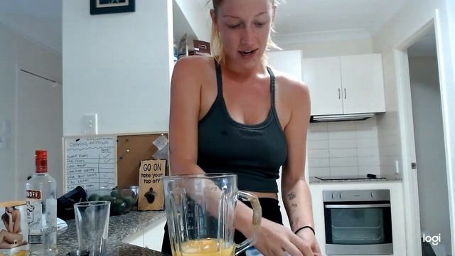 Bartending with Sav Episode #1: MANGO & VODKA?? Use what you've got and make it WERK. смотреть онлайн