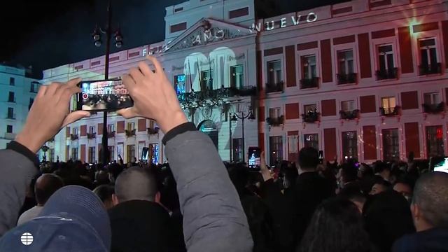 Campanadas De Año Nuevo En La Puerta Del Sol En Madrid