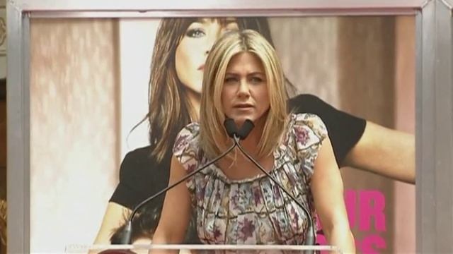 Jennifer Aniston immortalized at Grauman's Chinese Theatre смотреть онлайн