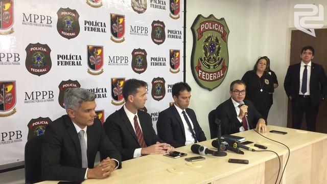 Roberto Santiago pode estar envolvido na compra de Luceninha смотреть онлайн