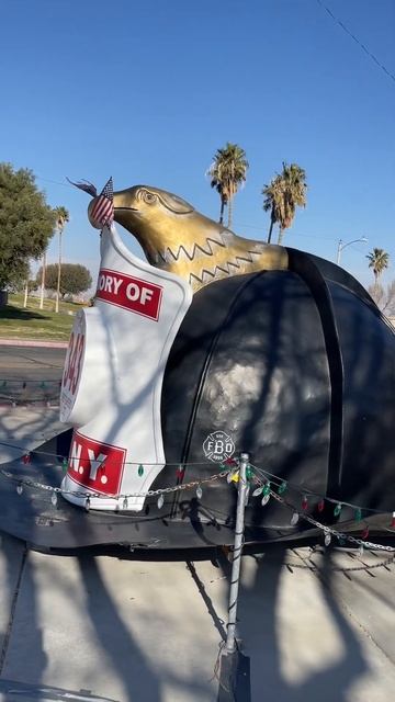 #shorts | Giant Fire Helmet, Barstow, CA смотреть онлайн