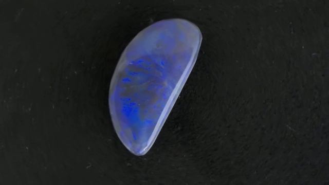 Big, brilliant electric blue and purple 8.70 carat black opal from Lightning Ridge, NSW. смотреть онлайн