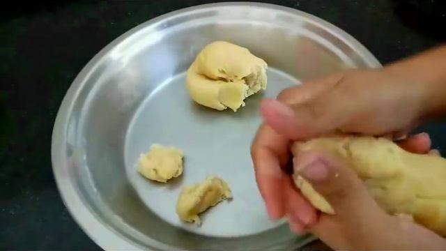 इस होली बनाए सूजी की स्वादिष्ट गुजिया | Sooji Ki Gujiya | Holi Special | By Neha Ki Pakshala смотреть онлайн