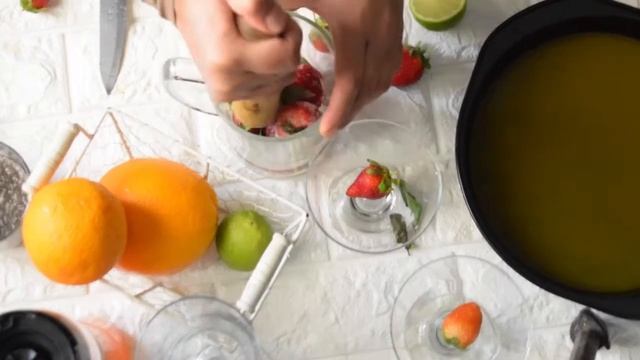 2delicious &easy Thirst Quenchers on the menu today-Citrus Punch with Jelly&Chia, Strawberry Mojito смотреть онлайн