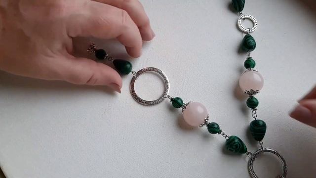 Новогоднее украшение из розового кварца и имитации малахита. смотреть онлайн