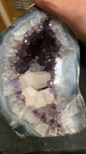 🌎💎🔮gorgeous amethyst with quartz crystals love this piece💜💖 #amethyst #amethystquartz смотреть онлайн