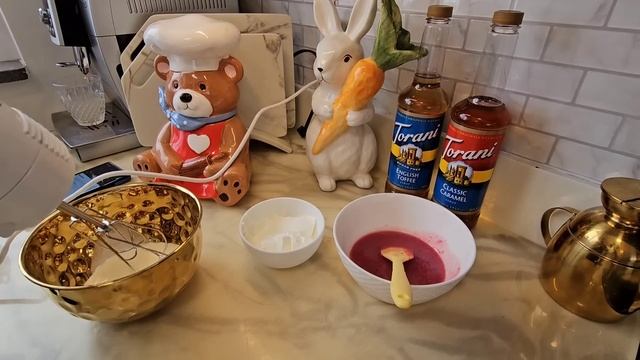 ЭТО НУЖНО ВИДЕТЬ ВСЕМ 🤣 ,мои первые МУСОВЫЕ ПИРОЖЕНКИ!! смотреть онлайн