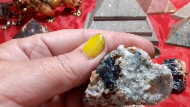 Пирамиды из Пирита и других минералов. Индиголит, выползки и прочее смотреть онлайн