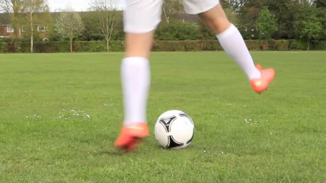 Финт Трюк Роналдо в исполнении Стиви Робертса смотреть онлайн