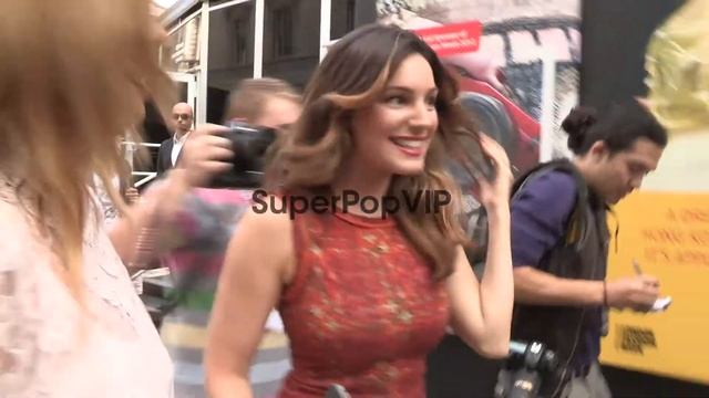 Kelly Brook arrives at the opening day of London Fashion ... смотреть онлайн