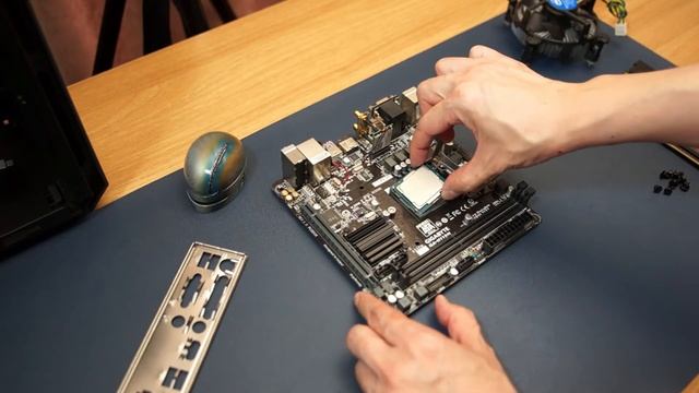 Cougar QBX case ITX in 2022 featuring AMD Radeon Vega FE / RX 6700 XT смотреть онлайн