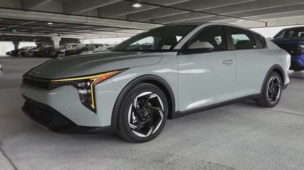 2025 год KIA K4