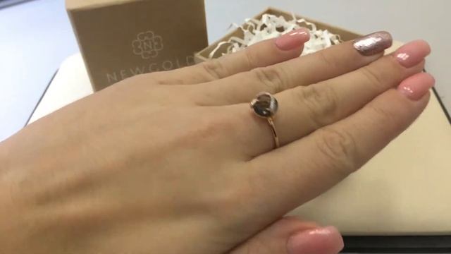 Кольцо 1408 из красного золота 585 пробы с топазом и фианитами смотреть онлайн