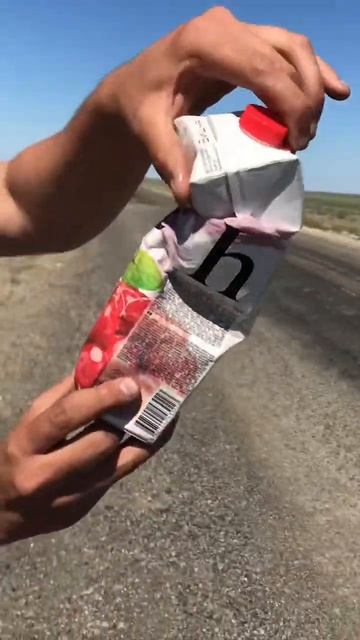 Сломались, стоим ждём помощи в казахстанской степи. Из еды остался только вялый сок смотреть онлайн