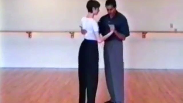 Daniel Trenner and Rebecca Shulman, Milonguero Style in Close Embrace (Excerpt V104) смотреть онлайн