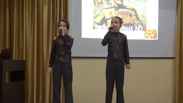 «Песни, опаленные войной» Сафиканова Эльвина и Амирова Татьяна "Не спешите уйти" смотреть онлайн
