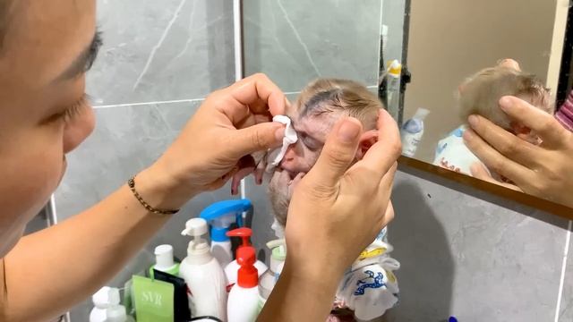 So cute! Monkey Puka wakes Mom up, helps him Brush his Teeth смотреть онлайн