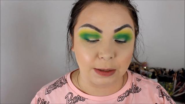 Primark Neon Green Eyeshadow Palette Review Swatches Tutorial смотреть онлайн