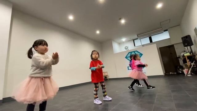 DIAMOND DANCE STUDIO鹿児島校　キッズクラス смотреть онлайн