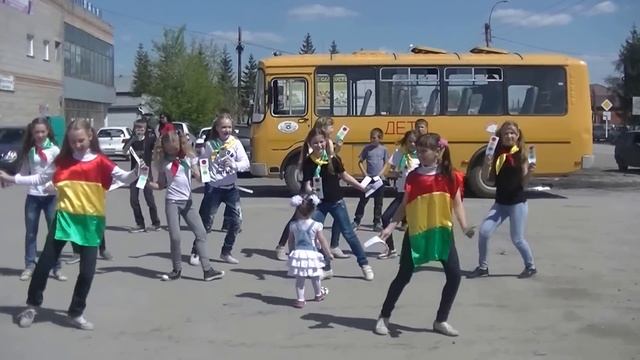 ФЛЕШМОБ "МАЛЕНЬКАЯ СУПЕРЗВЕЗДА ТАНЦПОЛА" смотреть онлайн