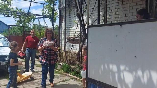 Друзья поздравляют мою любимую доченьку.🌹 смотреть онлайн